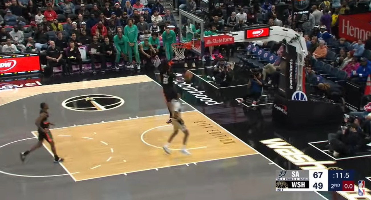 Με πολλές πτήσεις και... ανεμόμυλο από τον Καστλ το Top 10 του ΝΒΑ (video)