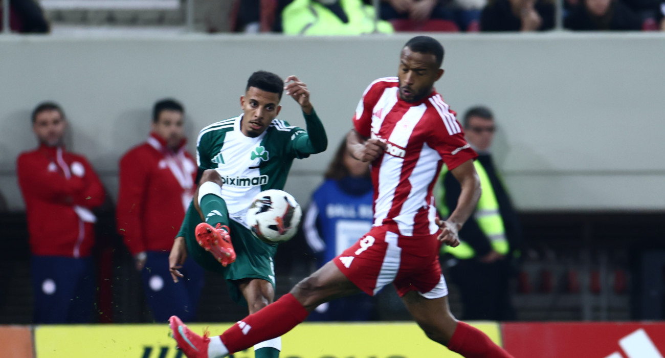 Ο Αγιούμπ Ελ Κααμπί με τον Αζεντίν Ουναΐ / Πηγή: Eurokinissi