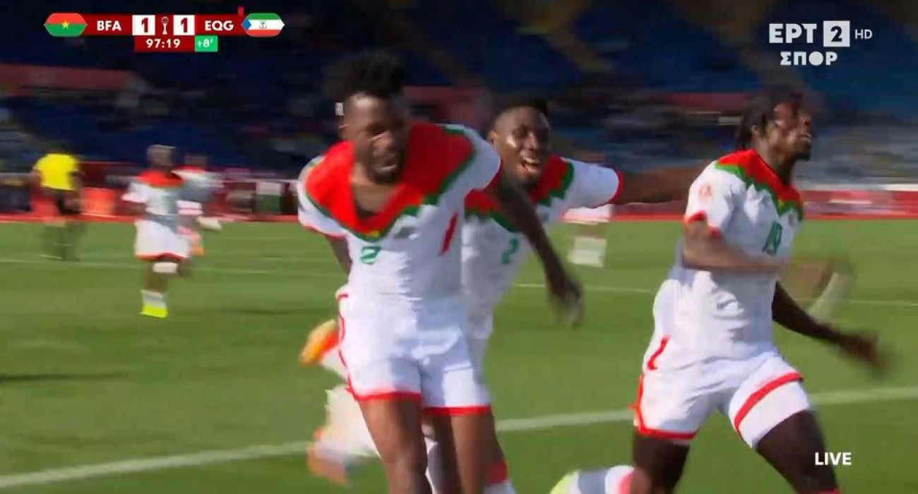 Οι ποδοσφαιριστές της Μπουρκίνα Φάσο πανηγυρίζουν / Screenshot