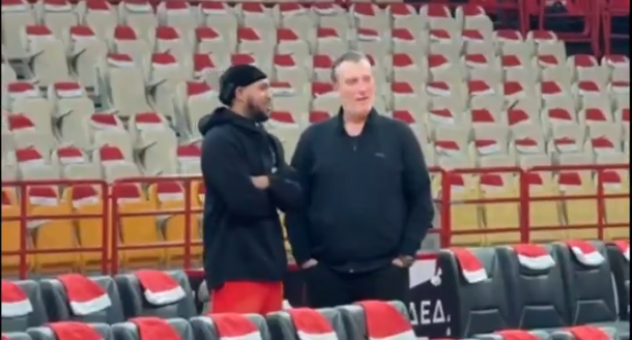 Μόρις και Λεπενιώτης τα είπαν σε χαλαρό ύφος πριν το ματς με τη Βιλερμπάν - Το βίντεο του Athletiko