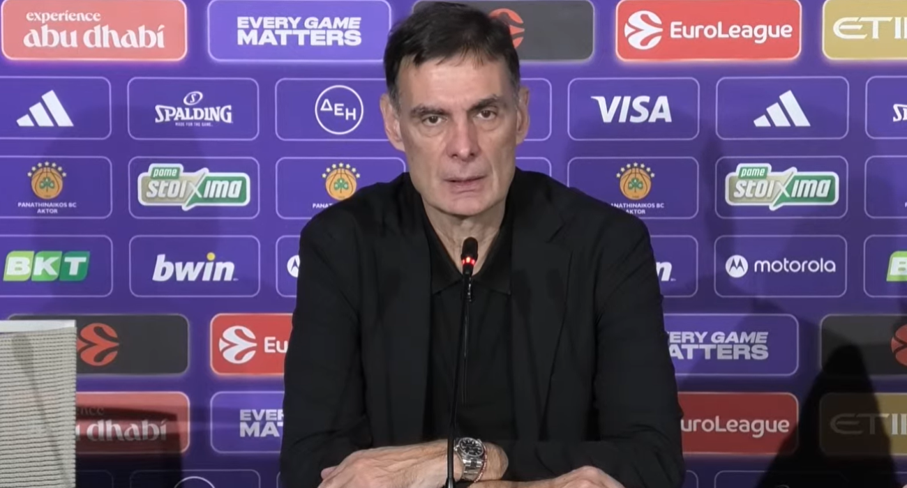 Ο Γιώργος Μπαρτζώκας στη συνέντευξη Τύπου μετά το παιχνίδι με τον Παναθηναϊκό