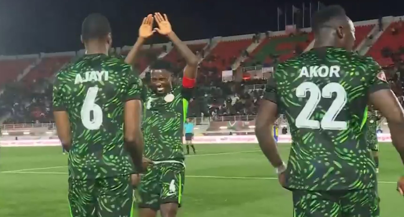 Οι ποδοσφαιριστές της Νιγηρίας πανηγυρίζουν / screenshot