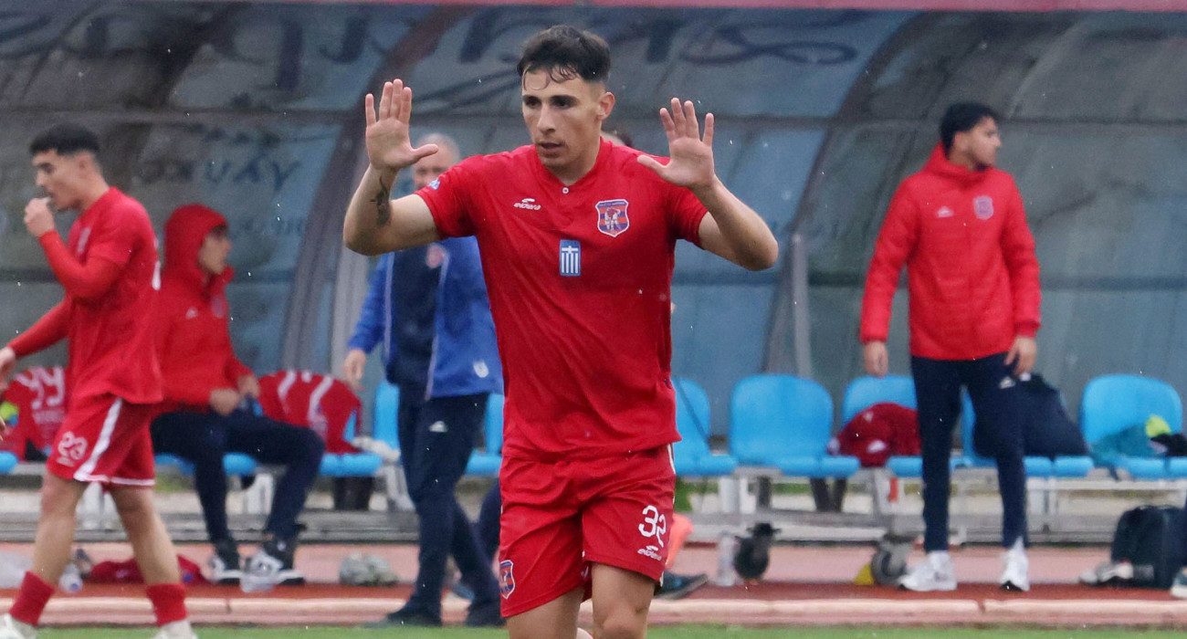 Ο Στέργιος Παρασκευάς με τη φανέλα του Διαγόρα Ρόδου / Πηγή: Intime