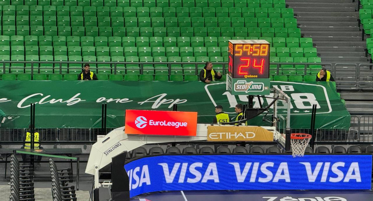 Χωρίς δίχτυ, αλλά με πλεξιγκλάς ο πάγκος του Ολυμπιακού (photo)