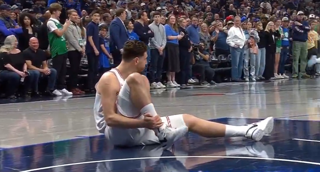 Ο τραυματίας Αλπερέν Σενγκούν των Χιούστον Ρόκετς / Πηγή: Screenshot