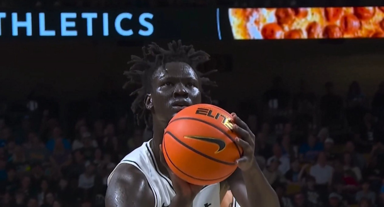 Η πιο παράλογη ελεύθερη βολή στα χρονικά - Άστοχος ο Σουδανός στην... viral εκτέλεσή του (video)