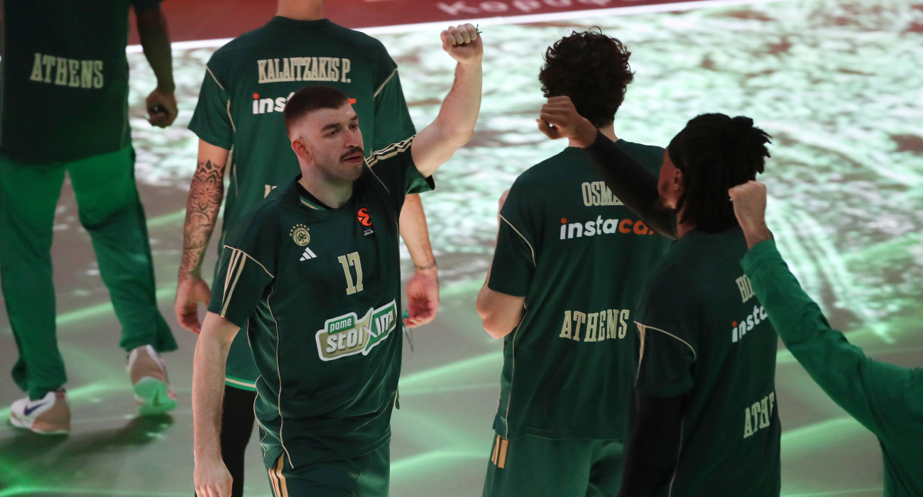 Ο Νίκος Ρογκαβόπουλος κατά τη διάρκεια της παρουσίασης του Παναθηναϊκού στο T-Center / Πηγή: ΙΝΤΙΜΕ