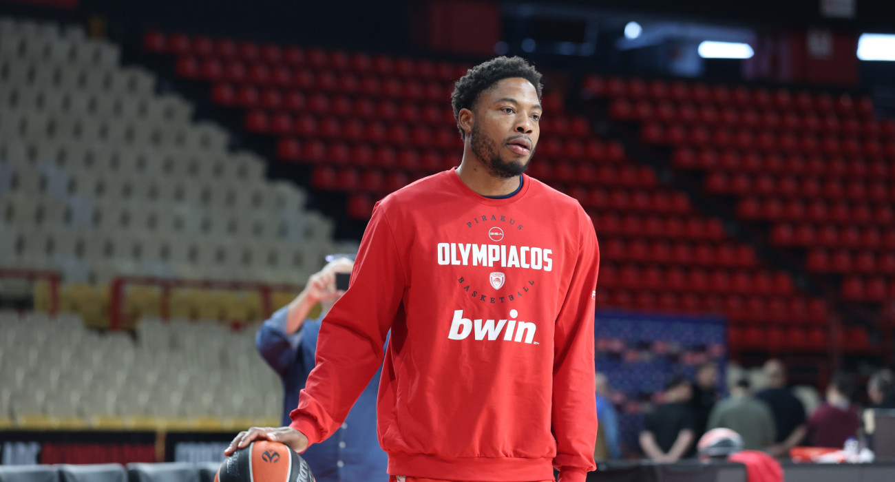 Ο Ταϊρίκ Τ΄ζόουνς στην πρώτη προπόνησή του με τον Ολυμπιακό, Πηγή: Intime