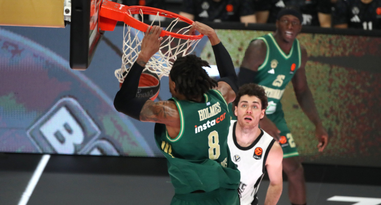 Ο Ρισόν Χολμς κόντρα στην Βίρτους / Πηγή: InTime