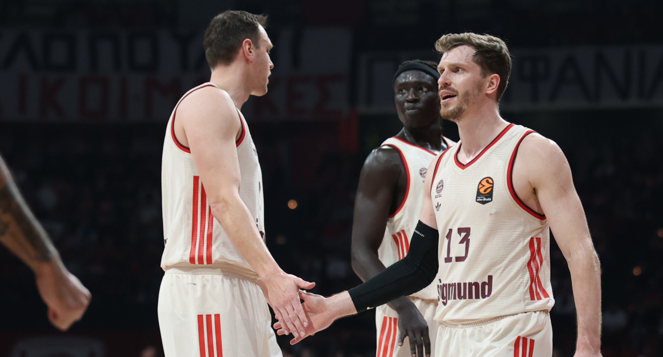 Ο Αντρέας Ομπστς, ο Γιοχάνες Φόιχτμαν κι ο Ο Γουέινιεν Γκέιμπριελ της Μπάγερν Μονάχου / Πηγή: ΙΝΤΙΜΕ