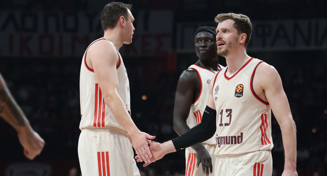 Ο Αντρέας Ομπστς, ο Γιοχάνες Φόιχτμαν κι ο Ο Γουέινιεν Γκέιμπριελ της Μπάγερν Μονάχου / Πηγή: ΙΝΤΙΜΕ