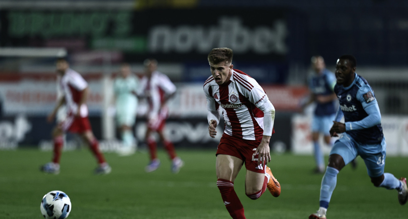 Ο Κοστίνια στο Ατρόμητος-Ολυμπιακός / Πηγή: Intime