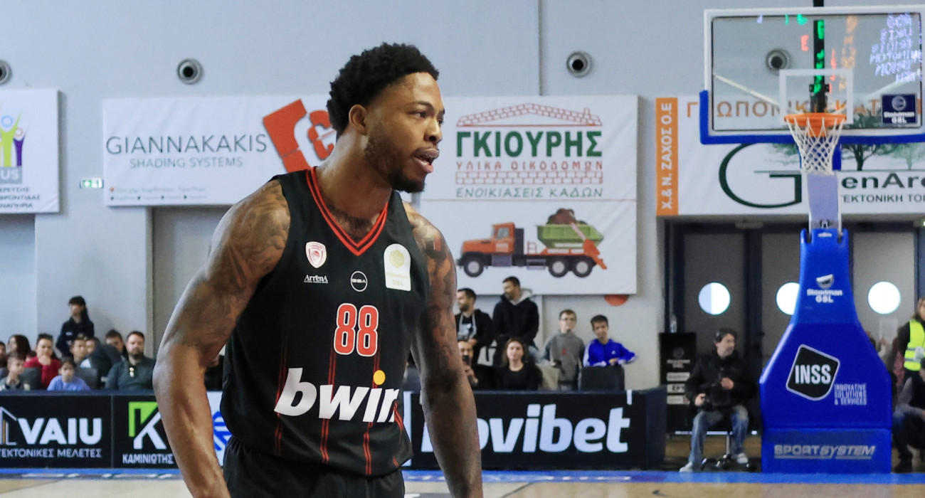 Ο Ταϊρίκ Τζόουνς με τη φανέλα του Ολυμπιακού/Πηγή: eurokinissi