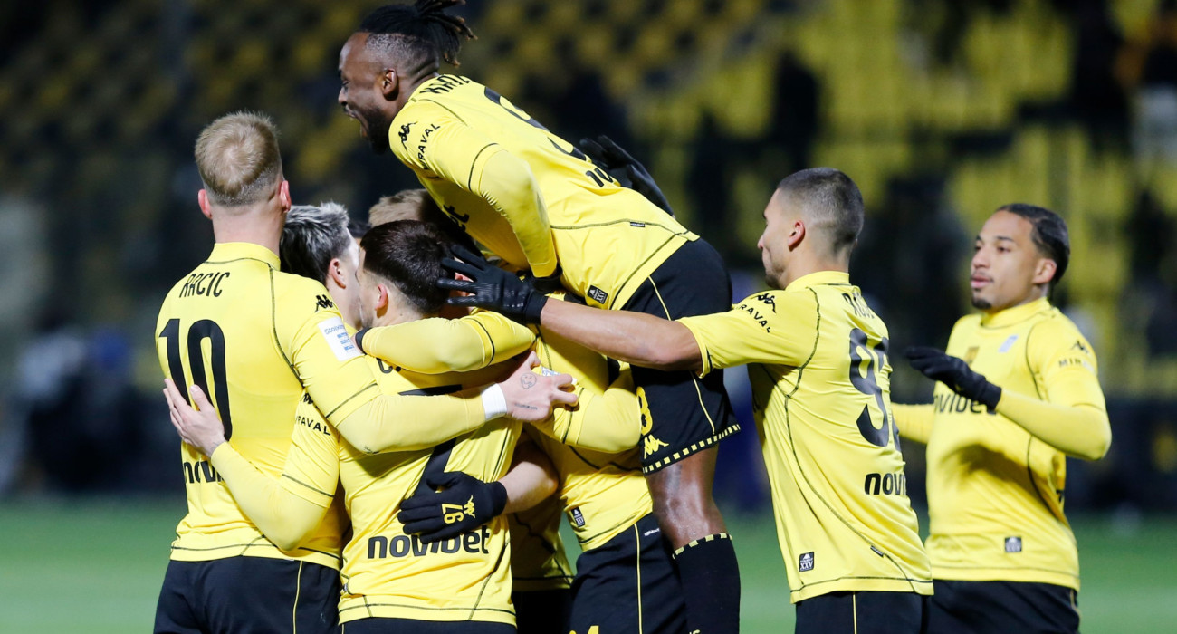 Οι παίκτες του Άρη πανηγυρίζουν το γκολ του Γένσεν/Πηγή:Intime