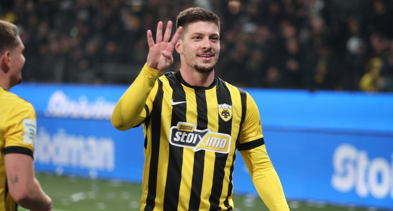 Ο Λούκα Γιόβιτς πανηγυρίζει το τέταρτο γκολ του απέναντι στον Παναθιηναϊκό / Πηγή: InTime