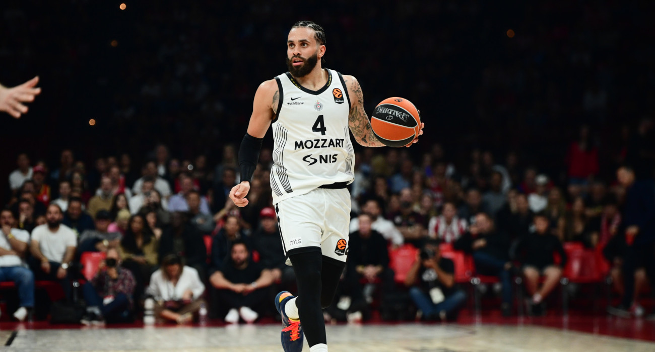 Ο Ντουέιν Ουάσινγκτον με την φανέλα της Παρτίζαν / πηγή: eurokinissi