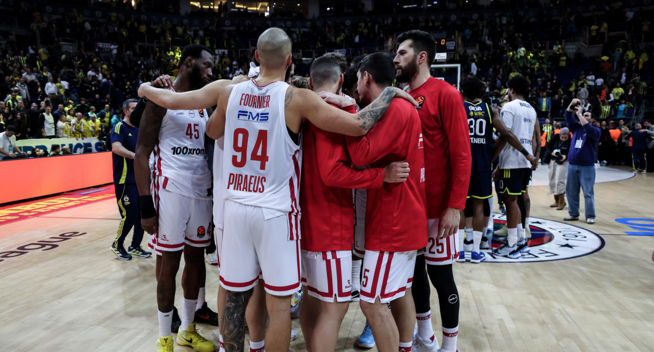 Ο Ολυμπιακός μετά το ματς στην Πόλη - Πηγή: Eurokinissi