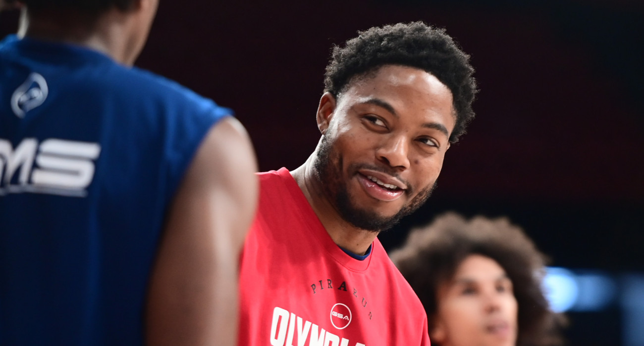 Ο Ταϊρίκ Τζόουνς στην προπόνηση του Ολυμπιακού - Πηγή: Eurokinissi