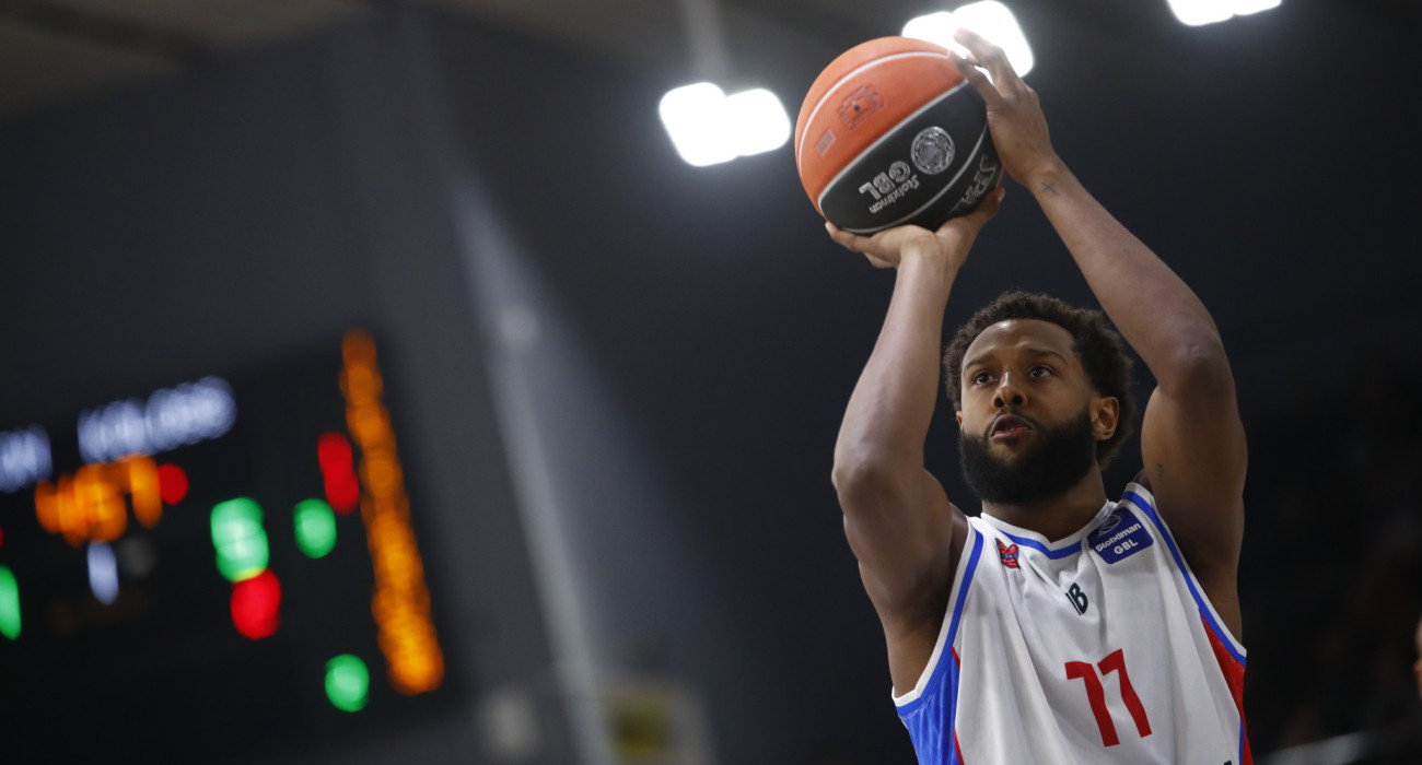 Ο Ματ Λουις με την φανέλα του Πανιώνιο / πηγή: eurokinissi