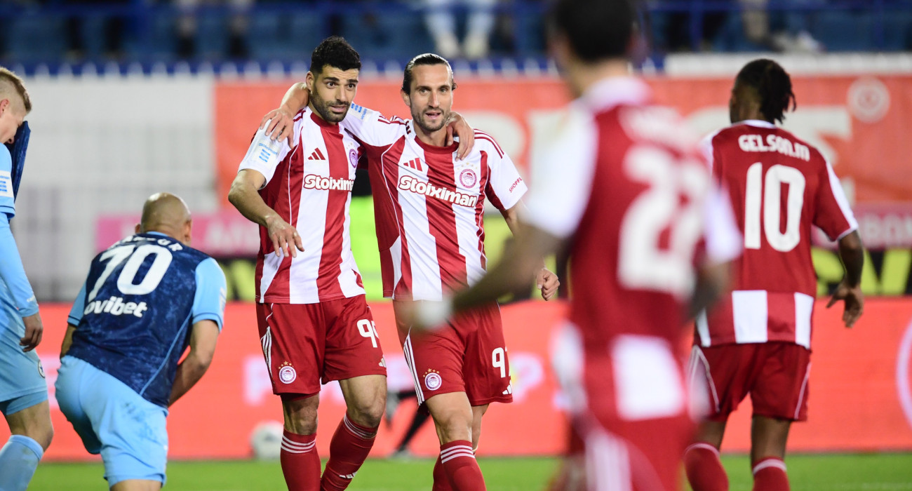 Οι παίκτες του Ολυμπιακού πανυγηρίζουν γκολ κόντρα στον Ατρόμητο / Πηγή: Eurokinissi