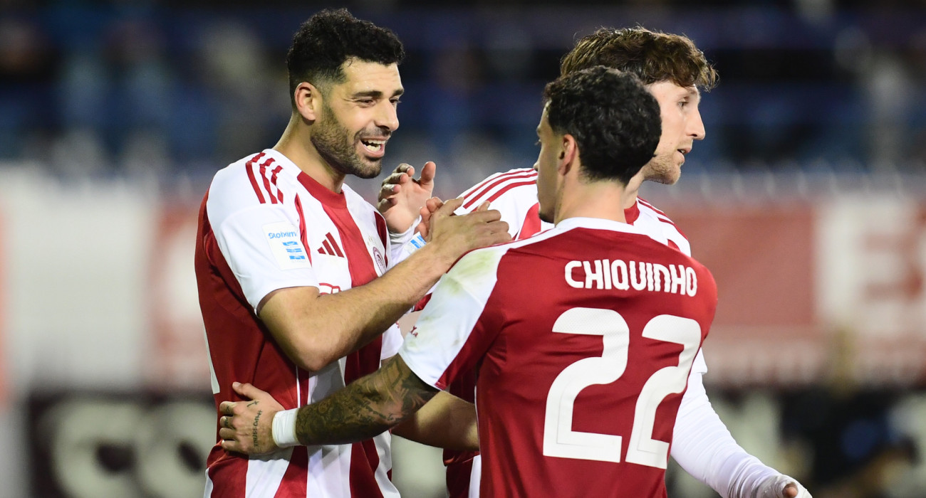 Ταρέμι και Τσικίνιο πανηγυρίζουν το δεύτερο γκολ του Ολυμπιακού / Πηγή: Eurokinissi