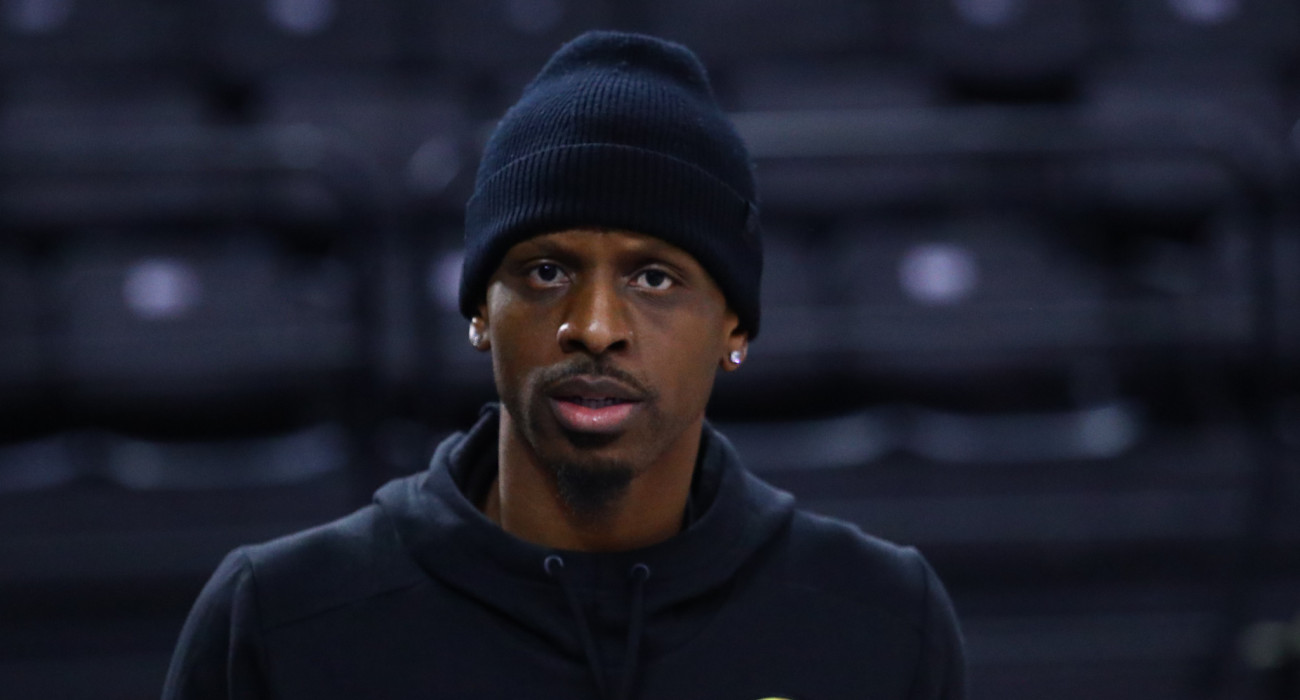 Ο Τζέιμς Νάναλι με τα ρούχα της ΑΕΚ / πηγή: eurokinissi