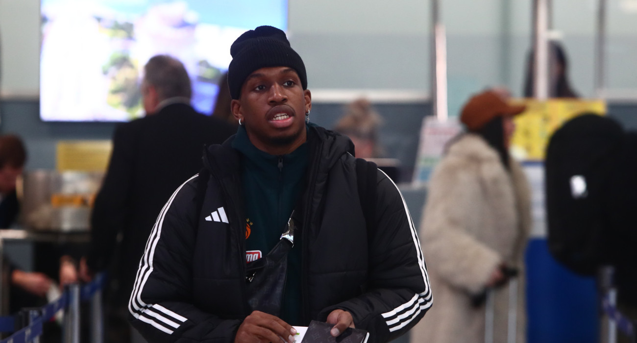 Ο Τι Τζέι Σορτς κατά την αποχώρηση του Παναθηναϊκού με προορισμό το Μόναχο / Πηγή: Eurokinissi