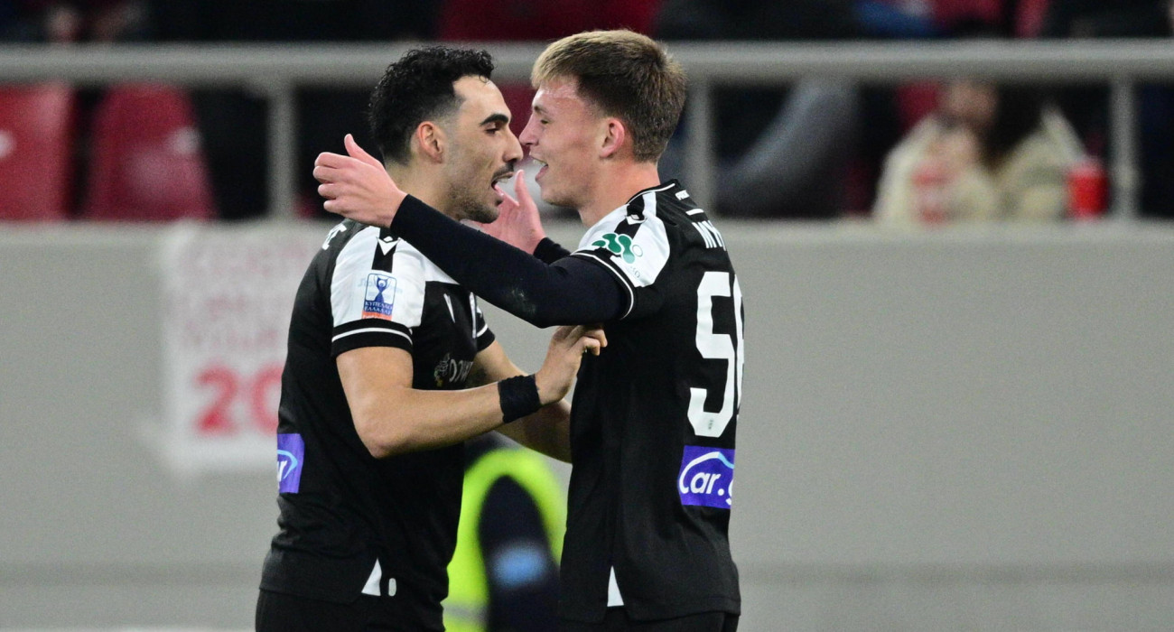 Ο Γιάννης Μιχαηλίδης και ο Ανέστης Μύθου πανηγυρίζουν / Πηγή: Eurokinissi