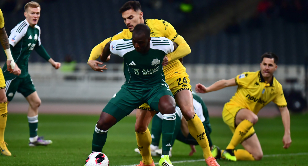 Ο Τεττέη σε μονομαχία με τον Άλβαρο/Πηγή: Eurokinissi