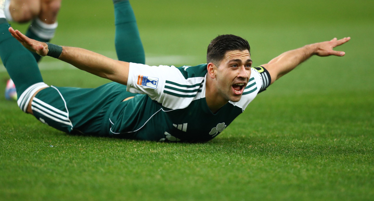 Ο Τάσος Μπακασέτας με τη φανέλα του Παναθηναϊκού / Πηγή: Eurokinissi