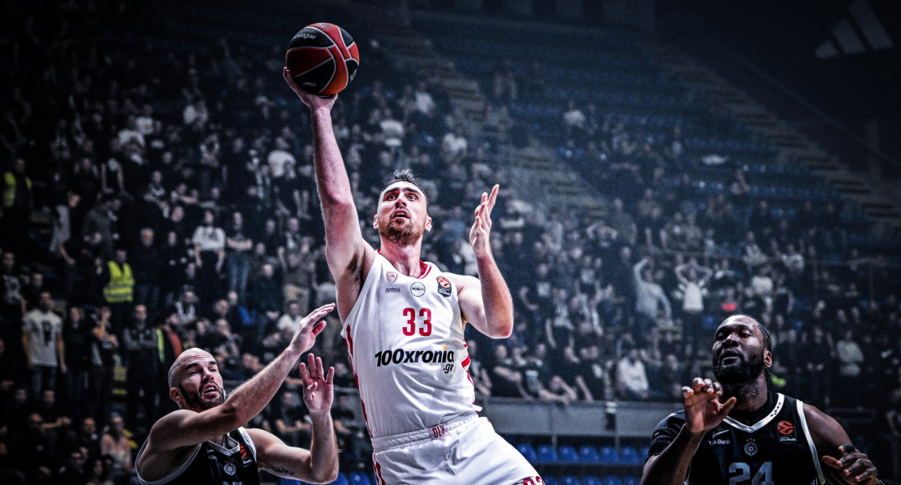 Ο Νίκολα Μιλουτίνοβ απέναντι στην Παρτιζάν - Πηγή: Eurokinissi