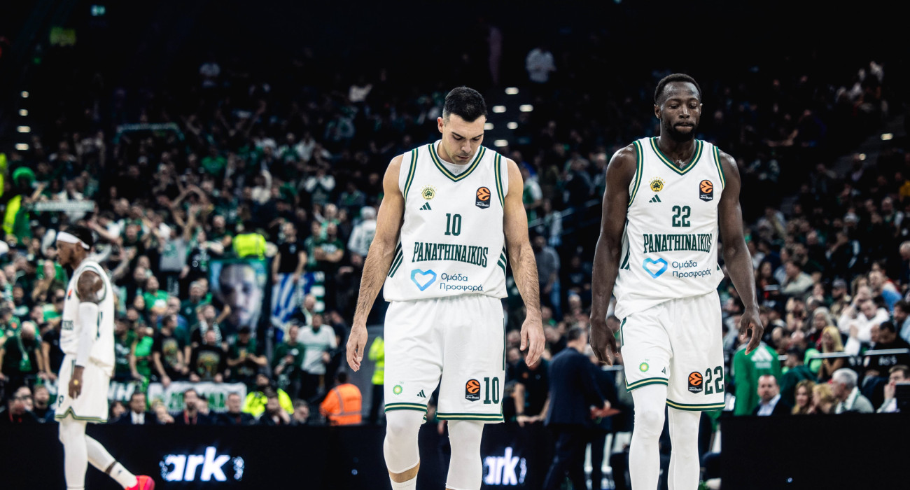 Ο Κώστας Σλούκας και ο Τζέριαν Γκραντ μετά την ήττα από την Μπάγερν / Πηγή: Eurokinissi