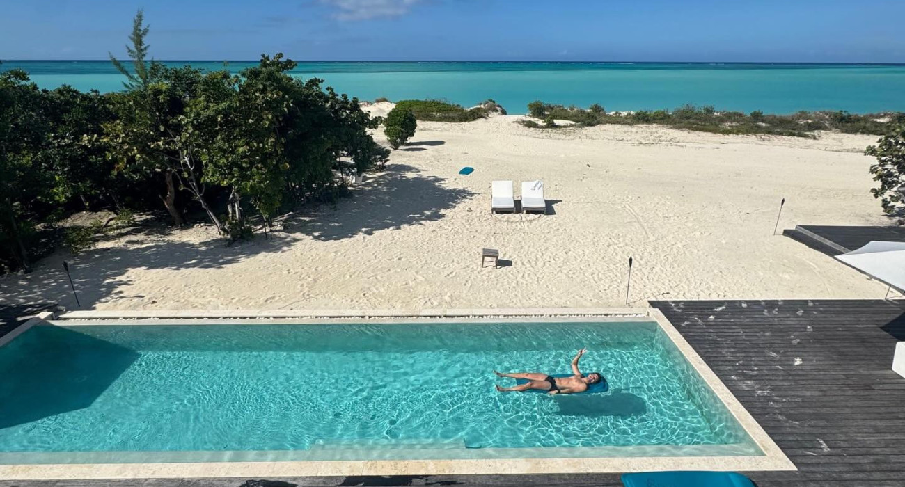 Ο Κάρλος Αλκαράθ σε πισίνα στις διακοπές του / Πηγή: @carlitosalcarazz