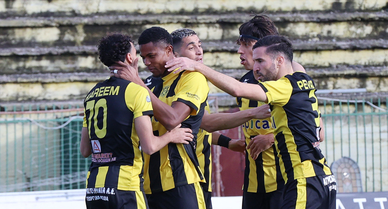Οι ποδοσφαιριστές της Αναγέννησης Καρδίτσας πανηγυρίζουν / Πηγή: Intime