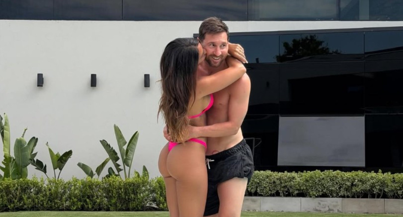 Η Αντονέλα... βυθισμένη στην αγκαλιά του Μέσι / Πηγή: IG @antonelaroccuzzo