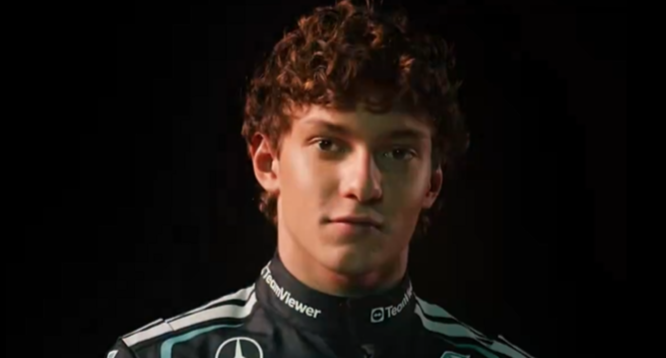 Ο Κίμι Αντονέλι με τη νέα εμφάνιση της Mercedes / Screenshot