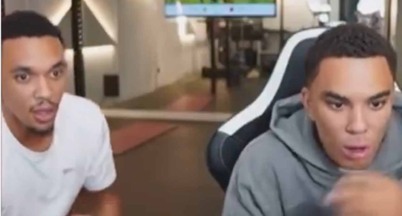 Ο Αλεξάντερ Άρνολντ και ο αδερφός του / Screenshot