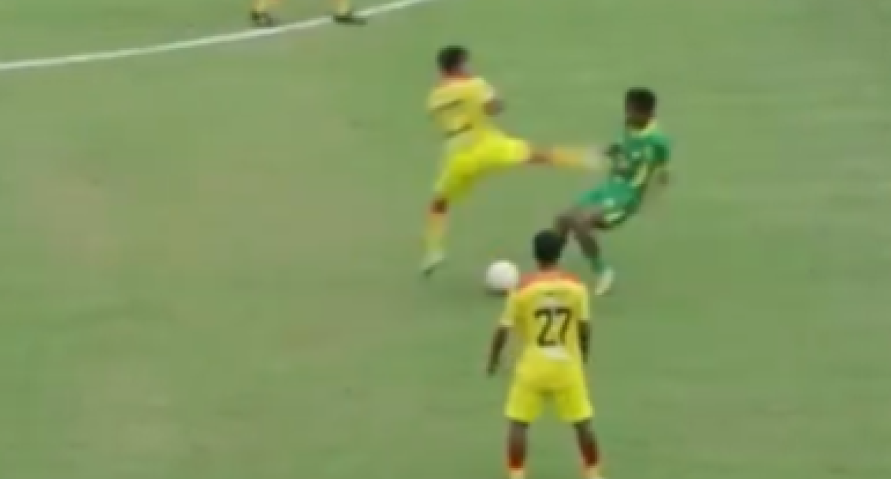 Δολοφονικό μαρκάρισμα στο πρωτάθλημα της Ινδονησίας / Screenshot