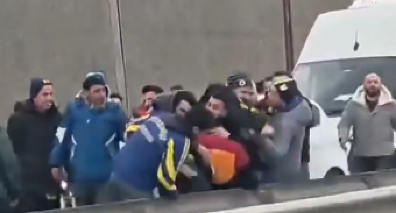 Απίστευτο σκηνικό βίας: Ομάδα οπαδών της Φενέρμπαχτσε ξυλοκόπησαν φίλο της Γαλατασαράι (videos)