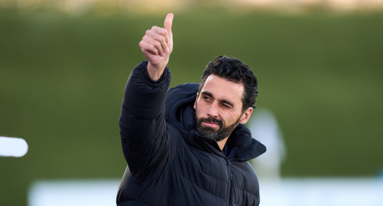 Ο Άλβαρο Αρμπελόα στον πάγκο της μικρής ομάδας της Ρεάλ Μαδρίτης, Πηγή:  Angel Martinez/Getty Images/Ideal Images