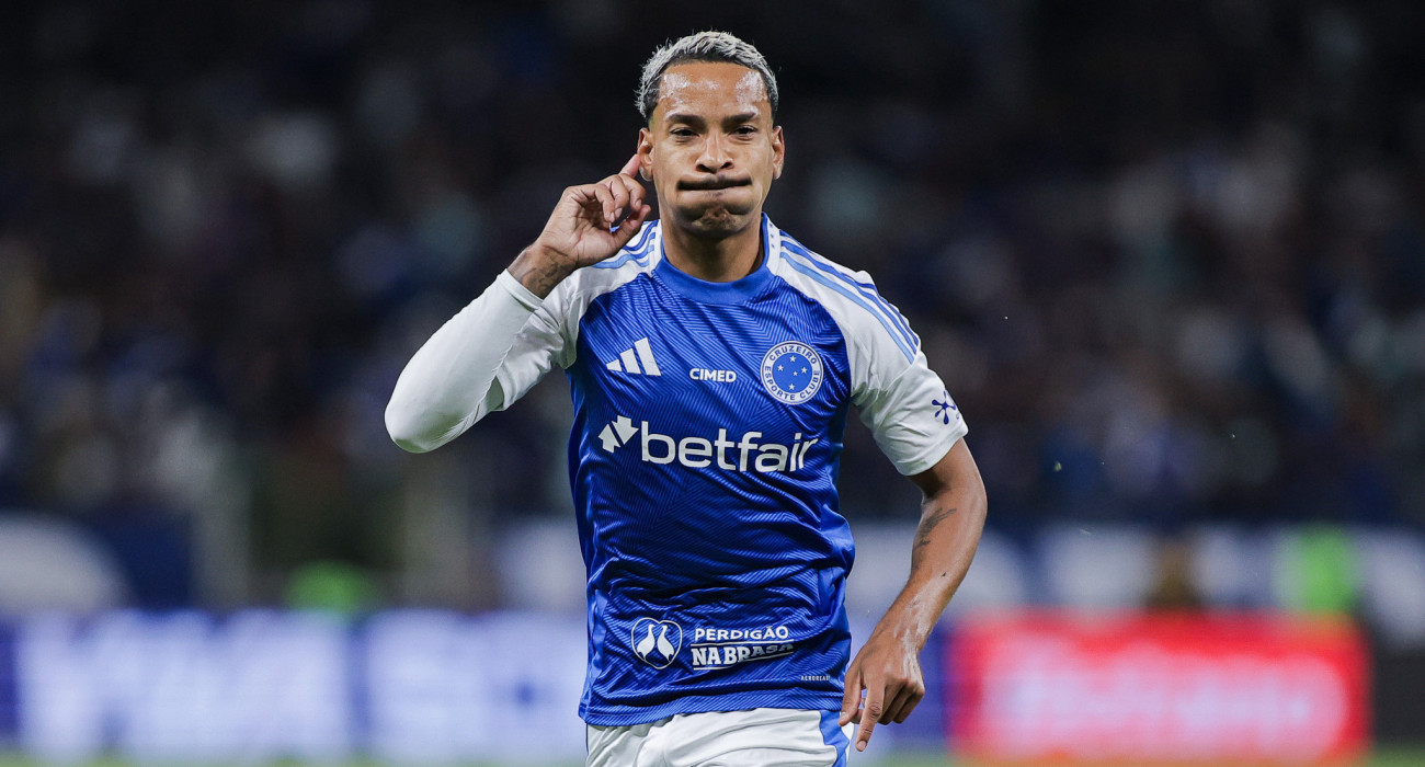 Ο Ματέους Περέιρα με τη φανέλα της Κρουζέιρο / Πηγή: Photo by Erika Mourao/Sports Press Photo/Getty Images