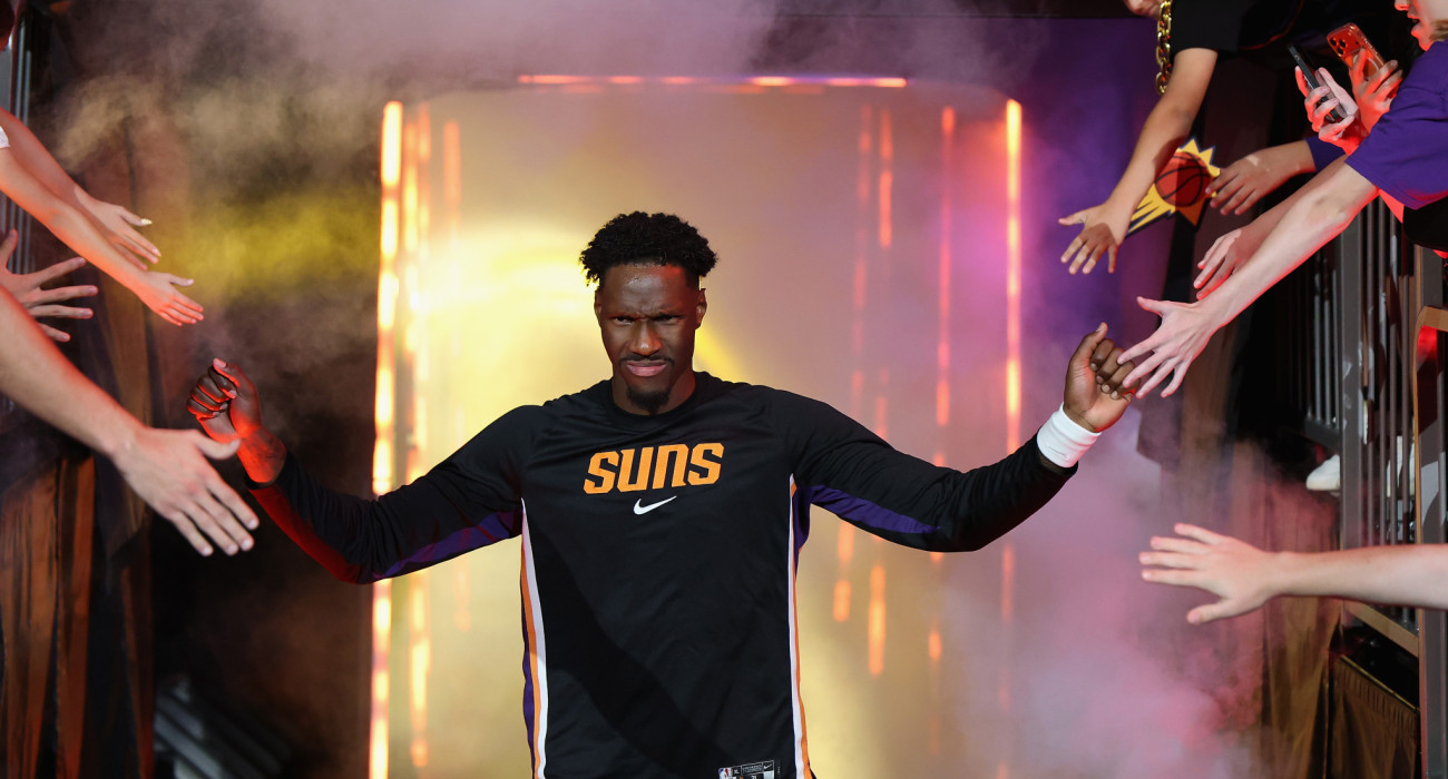 Ο Νάιτζελ Χέιζ-Ντέιβις με τα διακριτικά των Φοίνιξ Σανς, από τα οποία δεν αποκλείεται να... απαλλαγεί / Πηγή: Christian Petersen / Getty Images