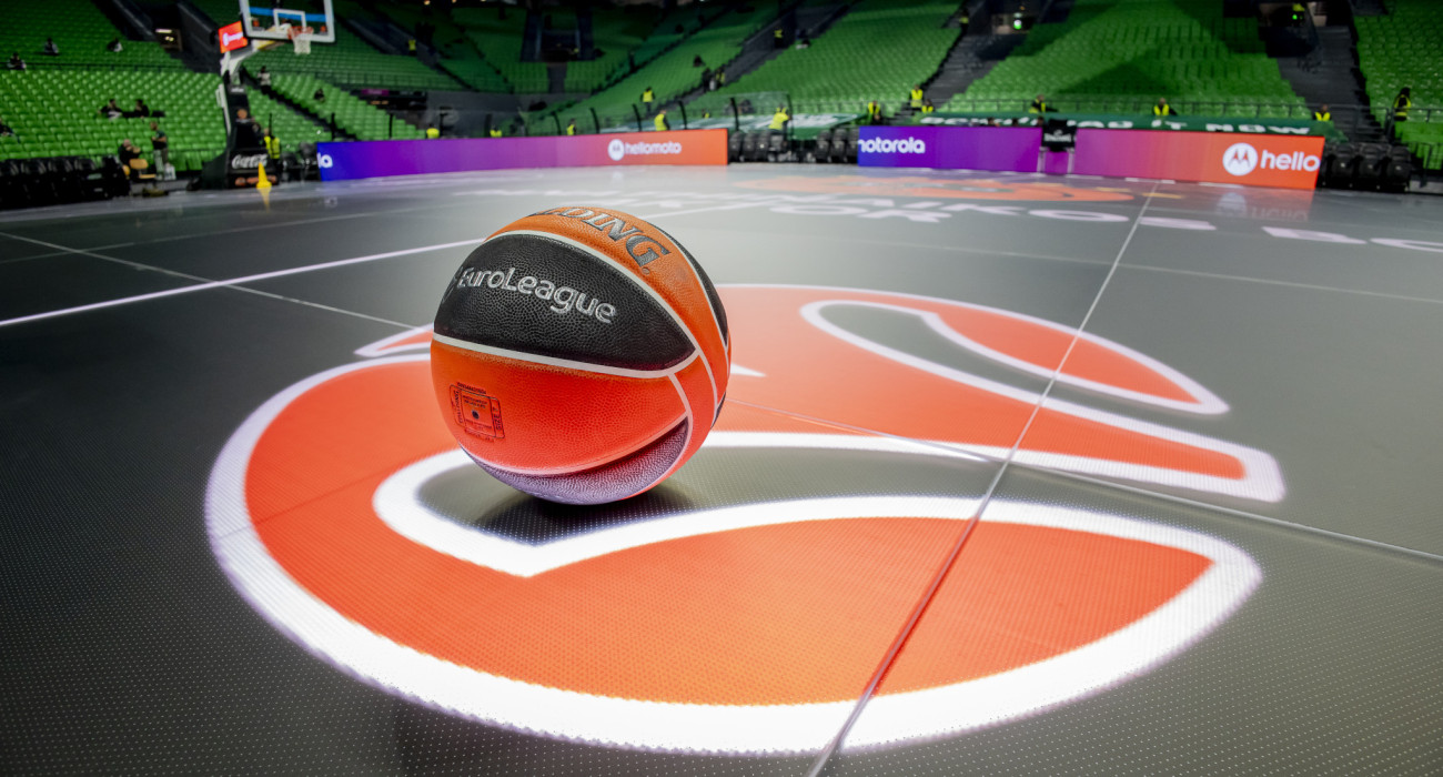 Το glass floor του «Τ-Center», Πηγή: Panagiotis Moschandreou/Euroleague Basketball via Getty Images /Ideal Images