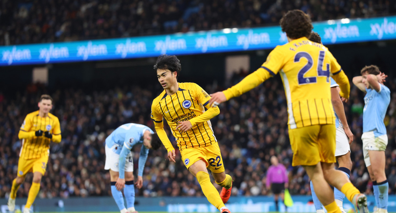 Ο Μιτόμα πανηγυρίζει το γκολ του με την Μπράιτον / Πηγή: Photo by Molly Darlington/Copa/Getty Images