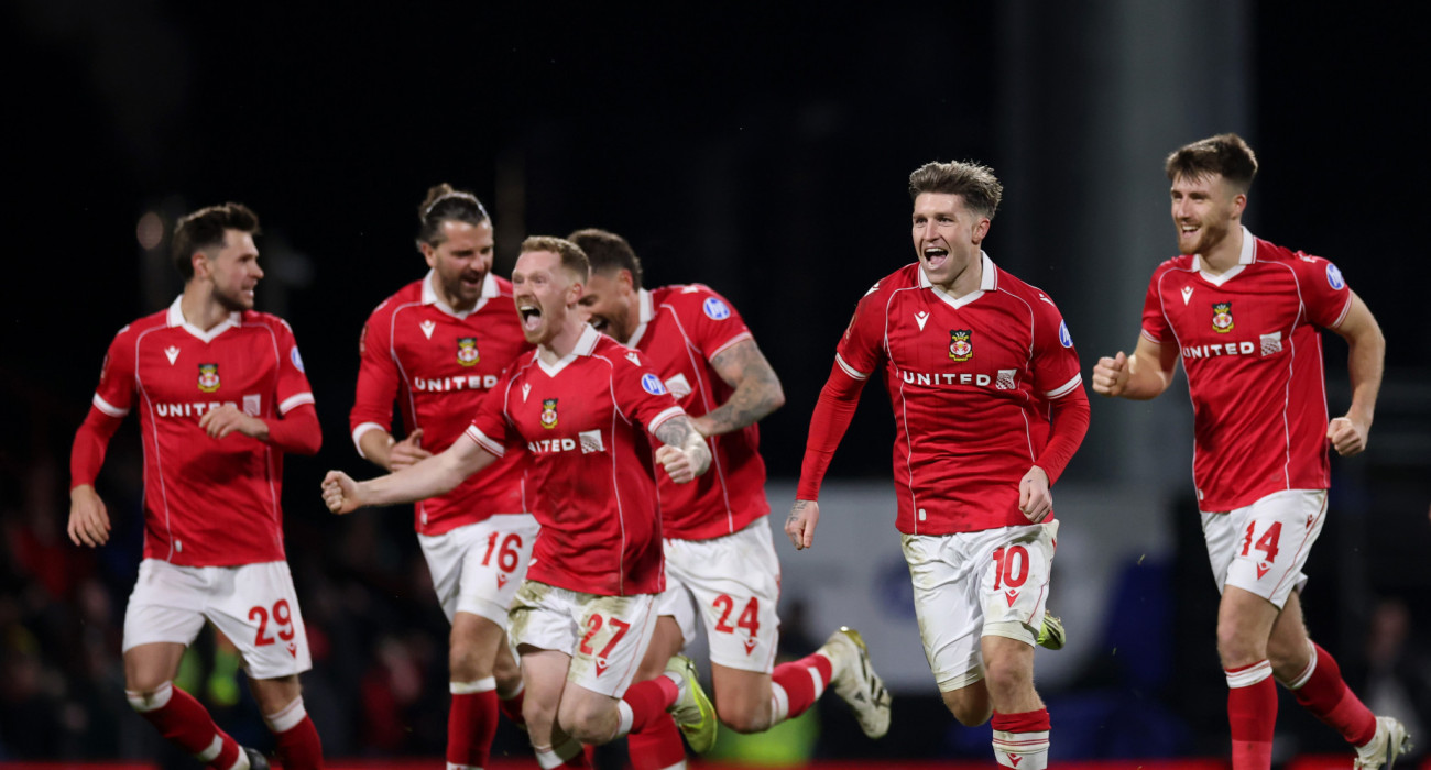 Οι ποδοσφαιριστές της Ρέξαμ πανηγυρίζουν / Photo by Jan Kruger/Getty Images