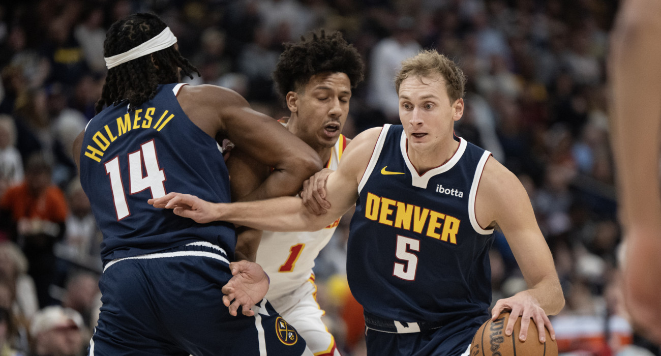 Φάση από την αναμέτρηση των Χοκς με τους Νάγκετς/Photo by Timothy Hurst/MediaNews Group/The Denver Post via Getty Images