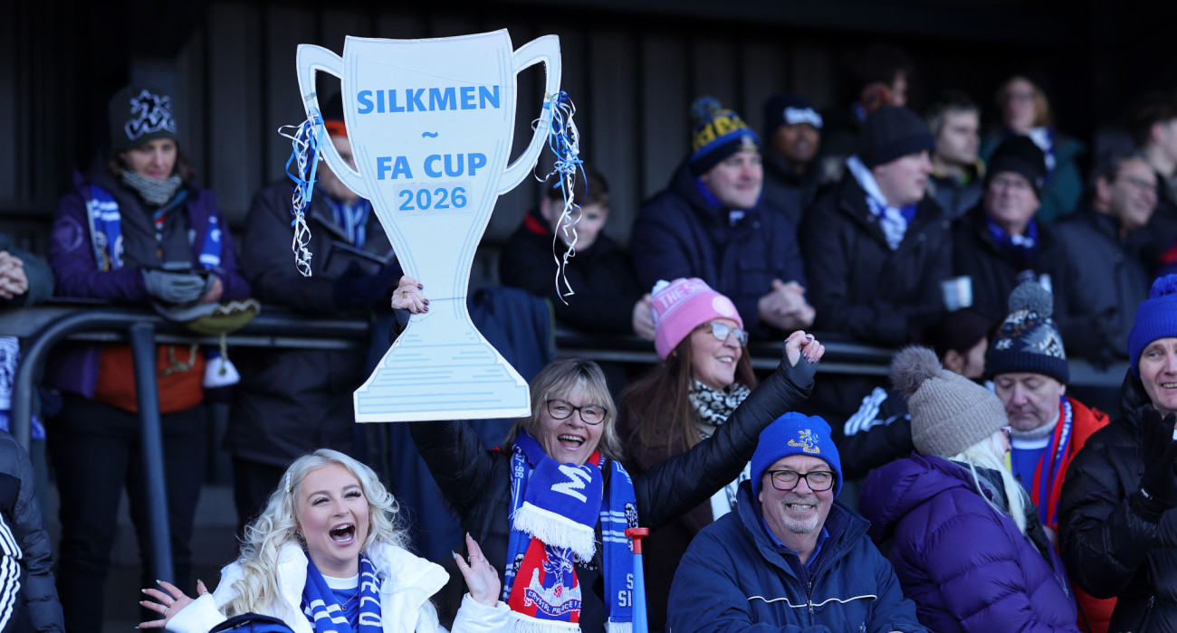 Οι φίλοι της Μάκλσφιλντ πανηγυρίζουν / Πηγή: Alex Livesey - Danehouse / Getty Images