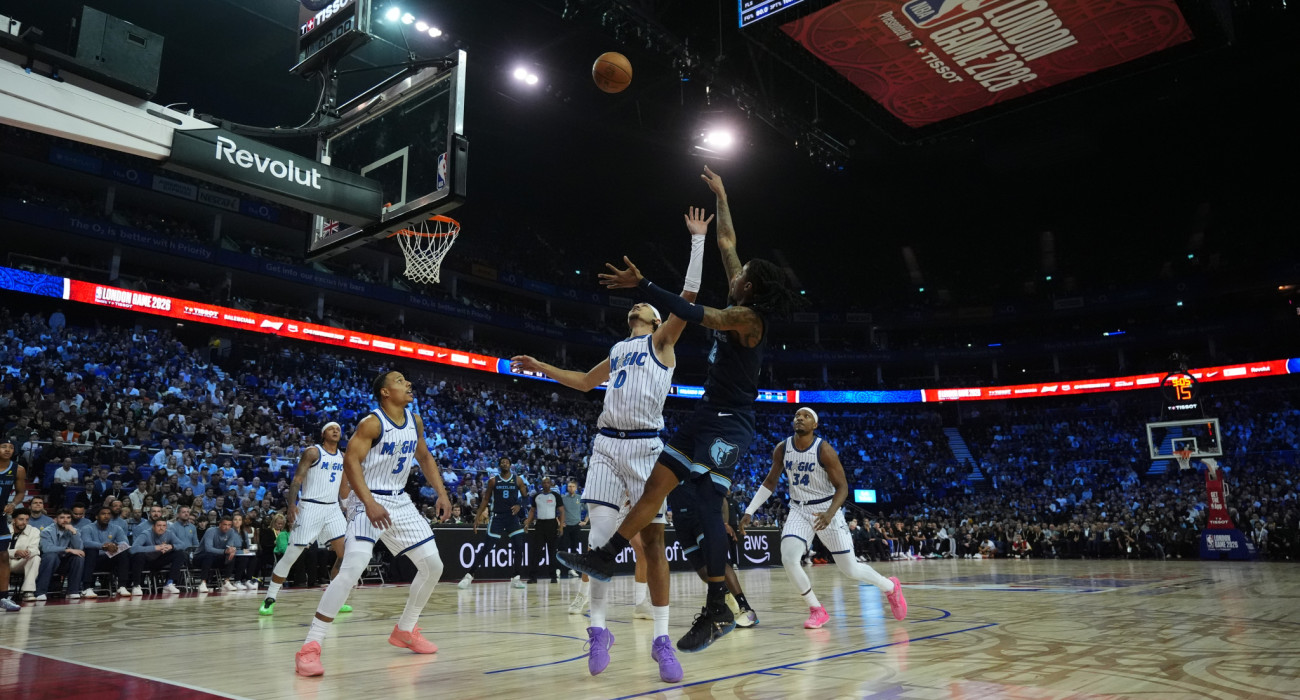 Ο Τζα Μοράντ των Γκρίζλις «εκτελεί» τους Μάτζικ στην O2 Arena του Λονδίνου / Πηγή: Bradley Collyer/PA Images via Getty Images