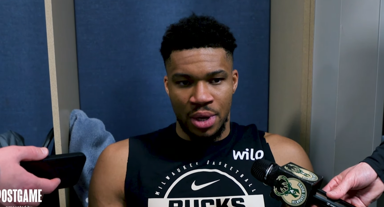 Ο Γιάννης Αντετοκούνμπο παραχωρεί δηλώσεις / Πηγή: Screenshot