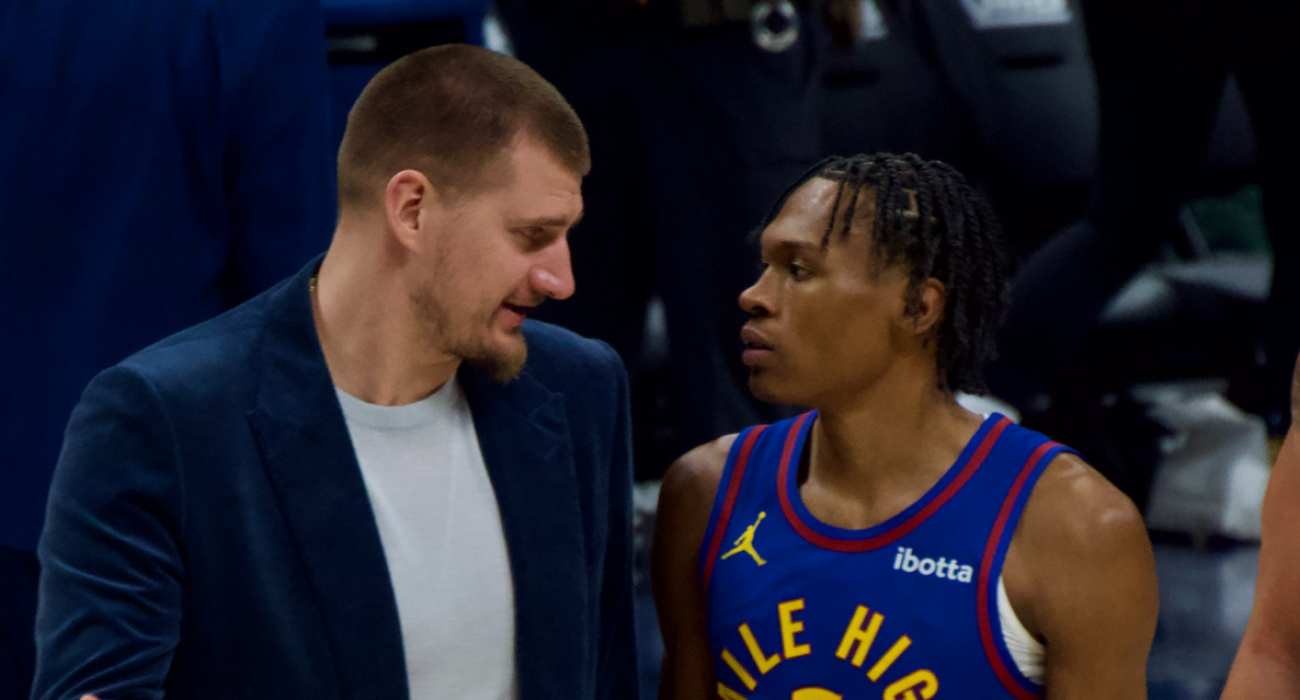 Η κυριλέ περιβολή του κόουτς Γιόκιτς / Πηγή: Screenshot